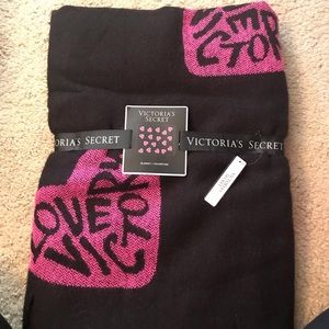 💋VS blanket NWT 💋